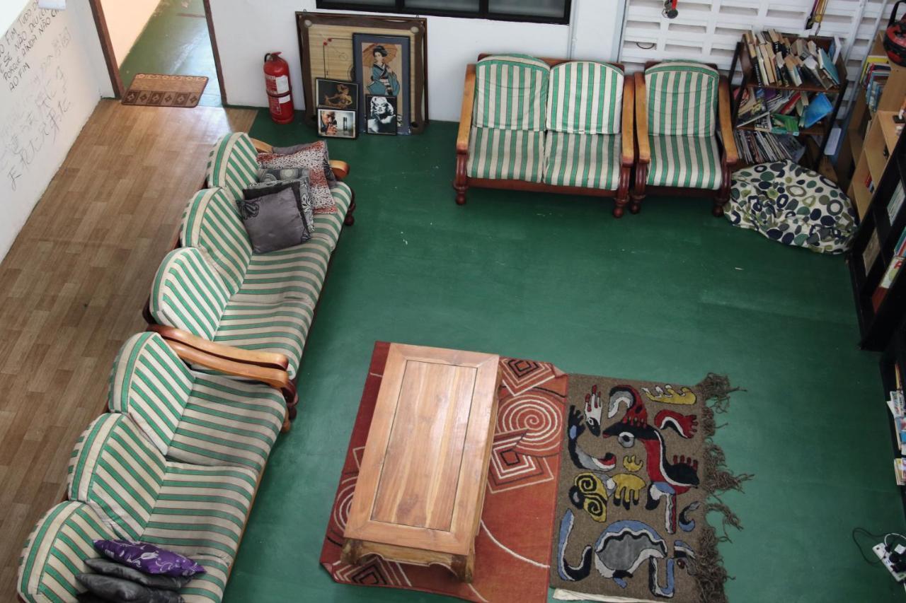 Ringo's Foyer
